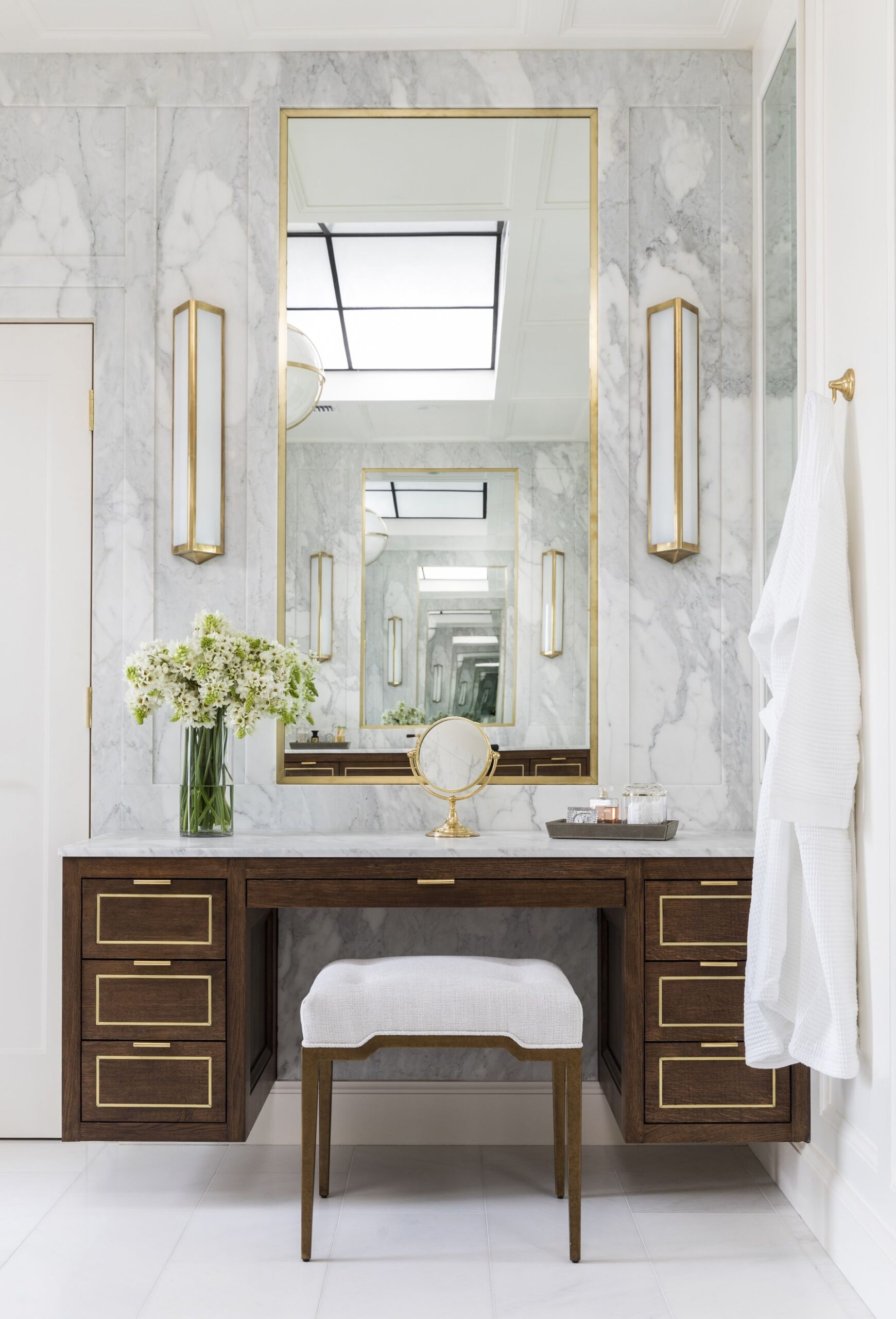10 Stunning Makeup Vanity Ideas to Transform Your Beauty Space - Image 1