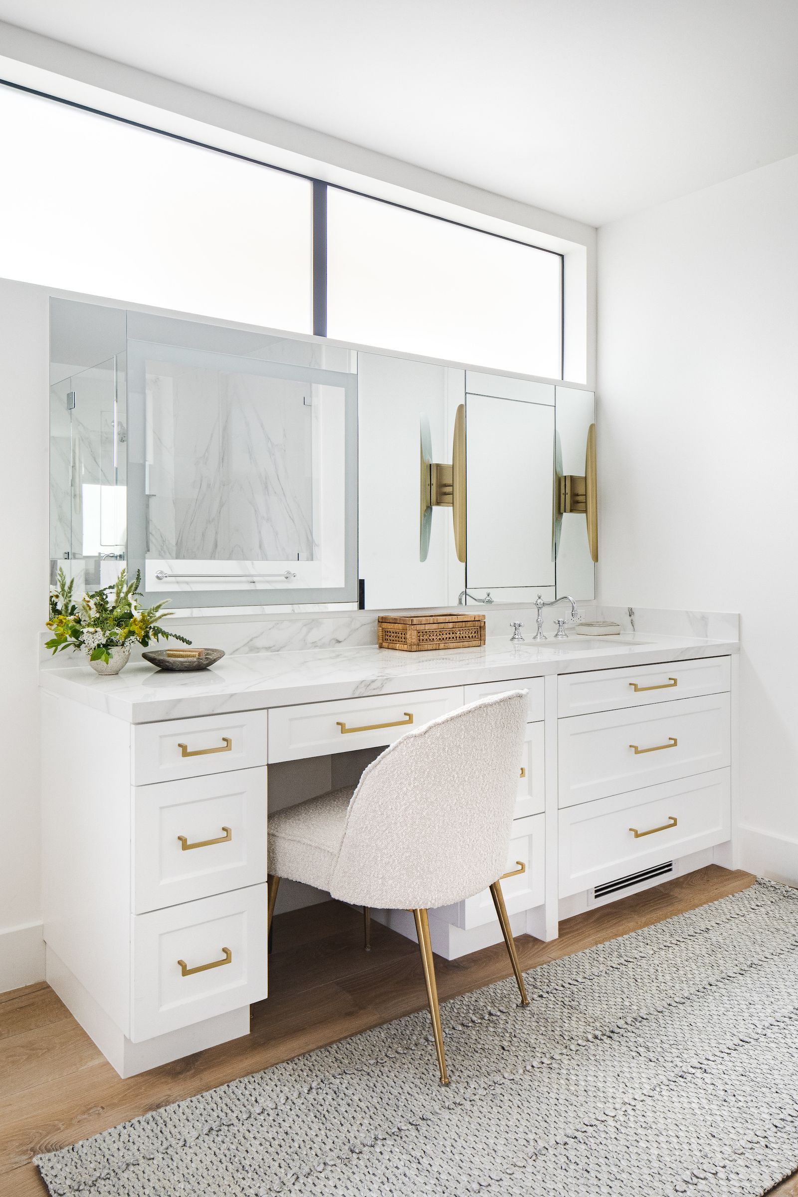 10 Stunning Makeup Vanity Ideas to Transform Your Beauty Space - Image 4